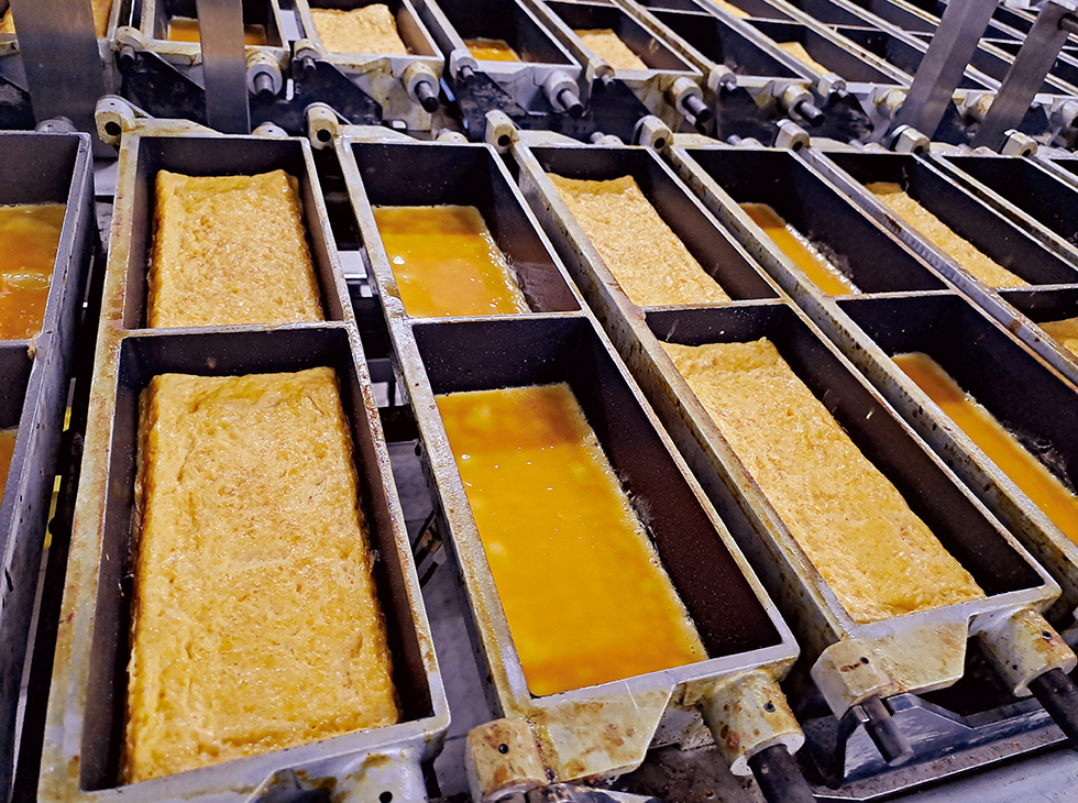 写真7 香港で焼き上げている卵焼き